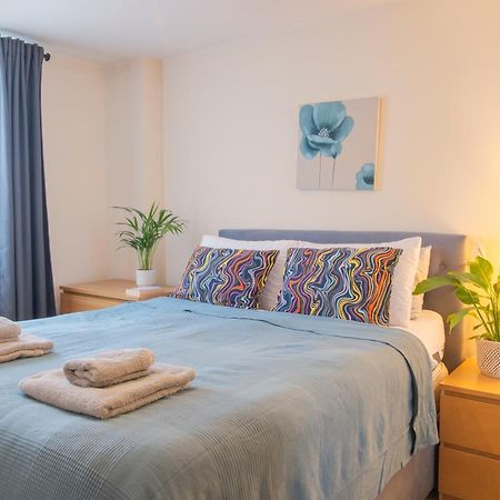 Stay In Our Stylish Flat! & Secure Building & Sleeps Up To 4 เบอร์มิงแฮม ภายนอก รูปภาพ