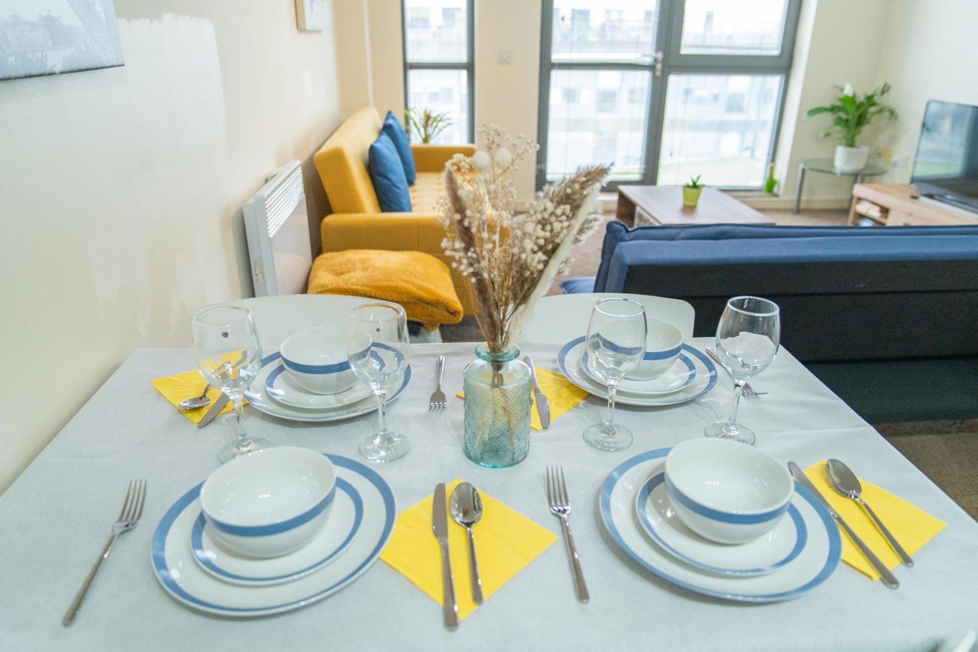 Stay In Our Stylish Flat! & Secure Building & Sleeps Up To 4 เบอร์มิงแฮม ภายนอก รูปภาพ