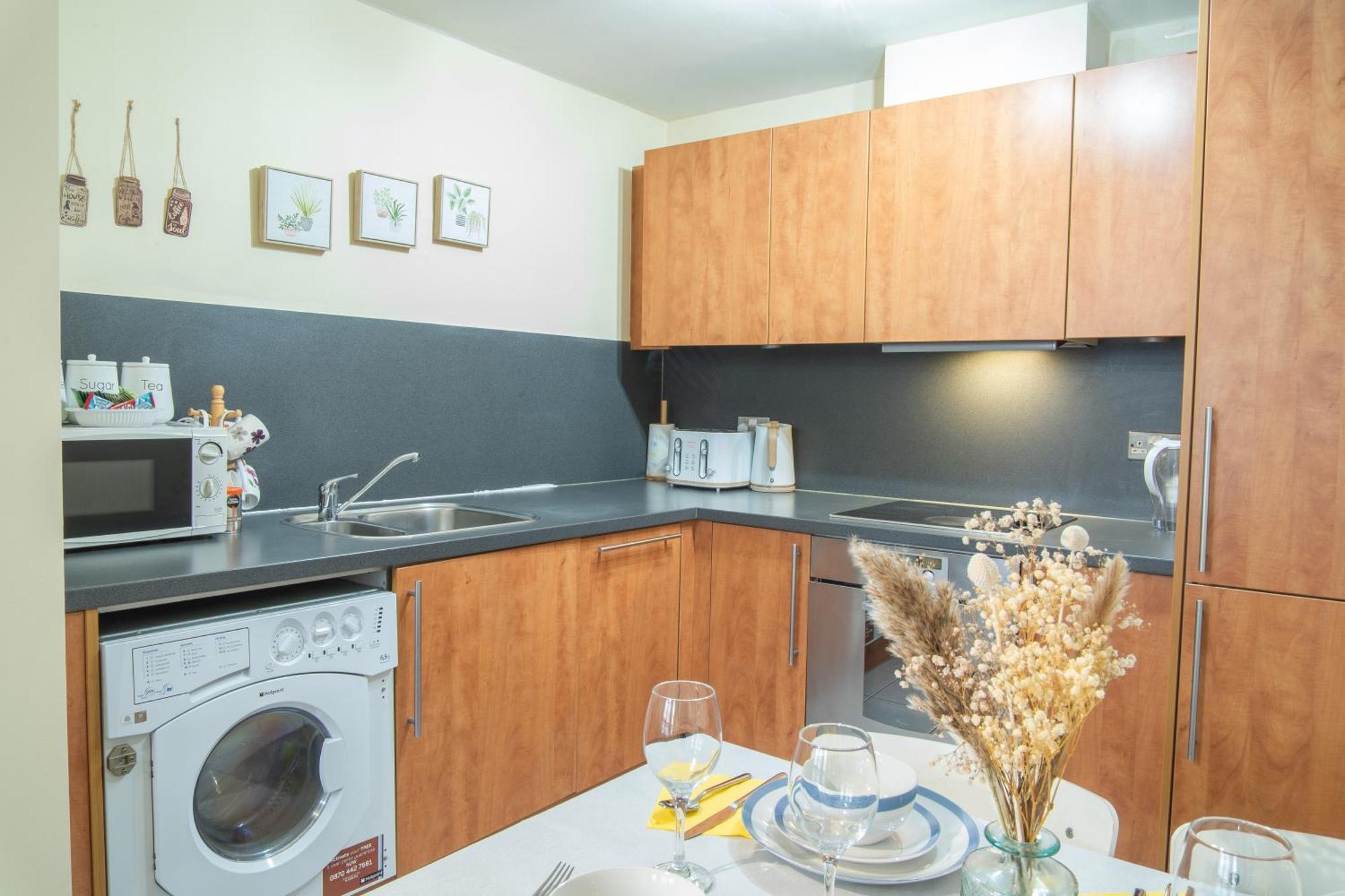 Stay In Our Stylish Flat! & Secure Building & Sleeps Up To 4 เบอร์มิงแฮม ภายนอก รูปภาพ