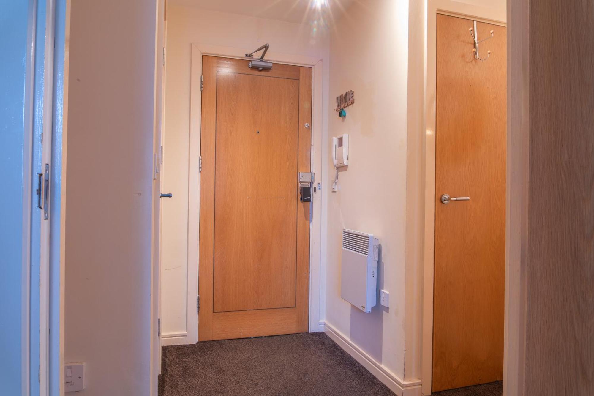 Stay In Our Stylish Flat! & Secure Building & Sleeps Up To 4 เบอร์มิงแฮม ภายนอก รูปภาพ