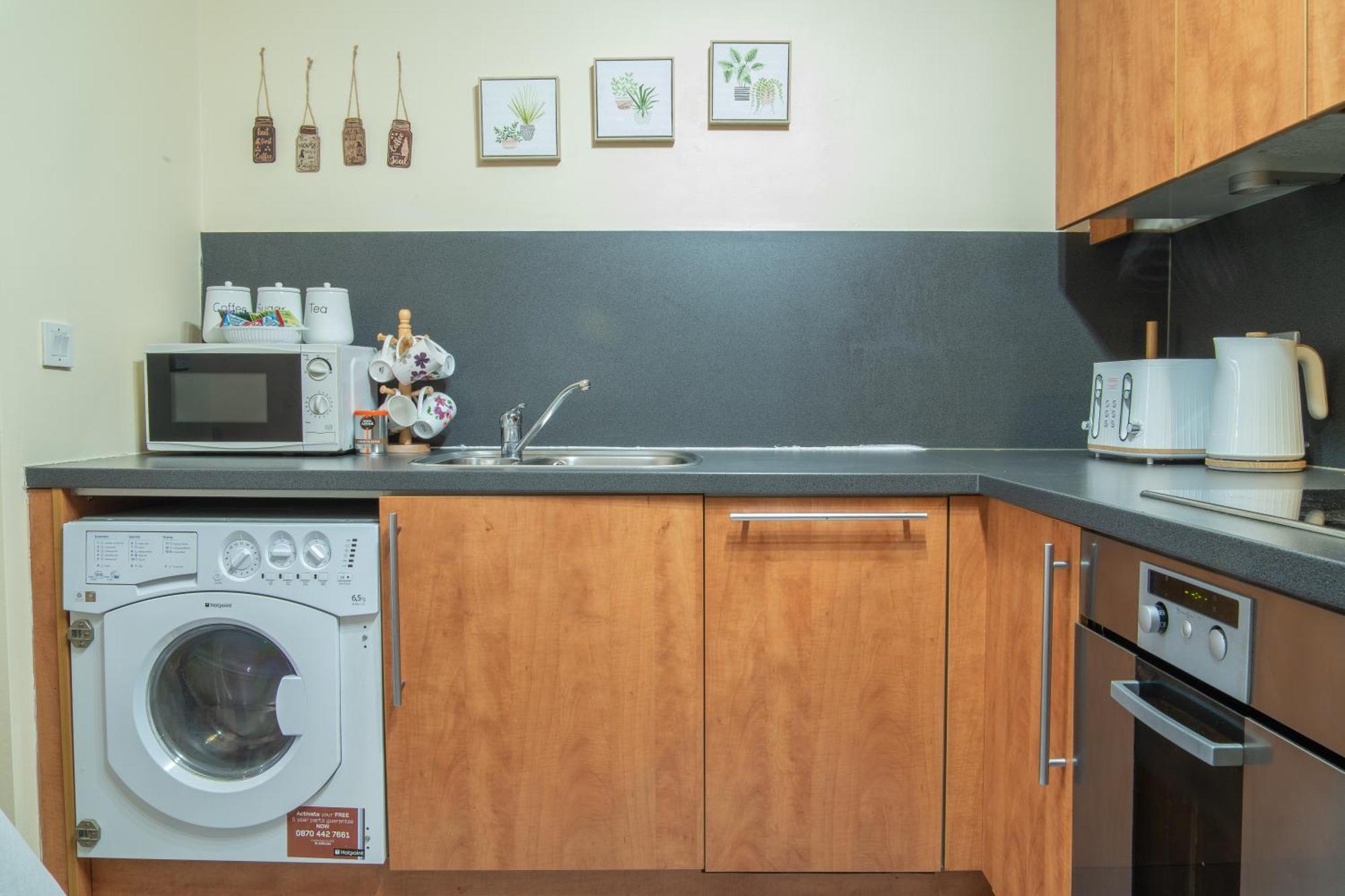 Stay In Our Stylish Flat! & Secure Building & Sleeps Up To 4 เบอร์มิงแฮม ภายนอก รูปภาพ